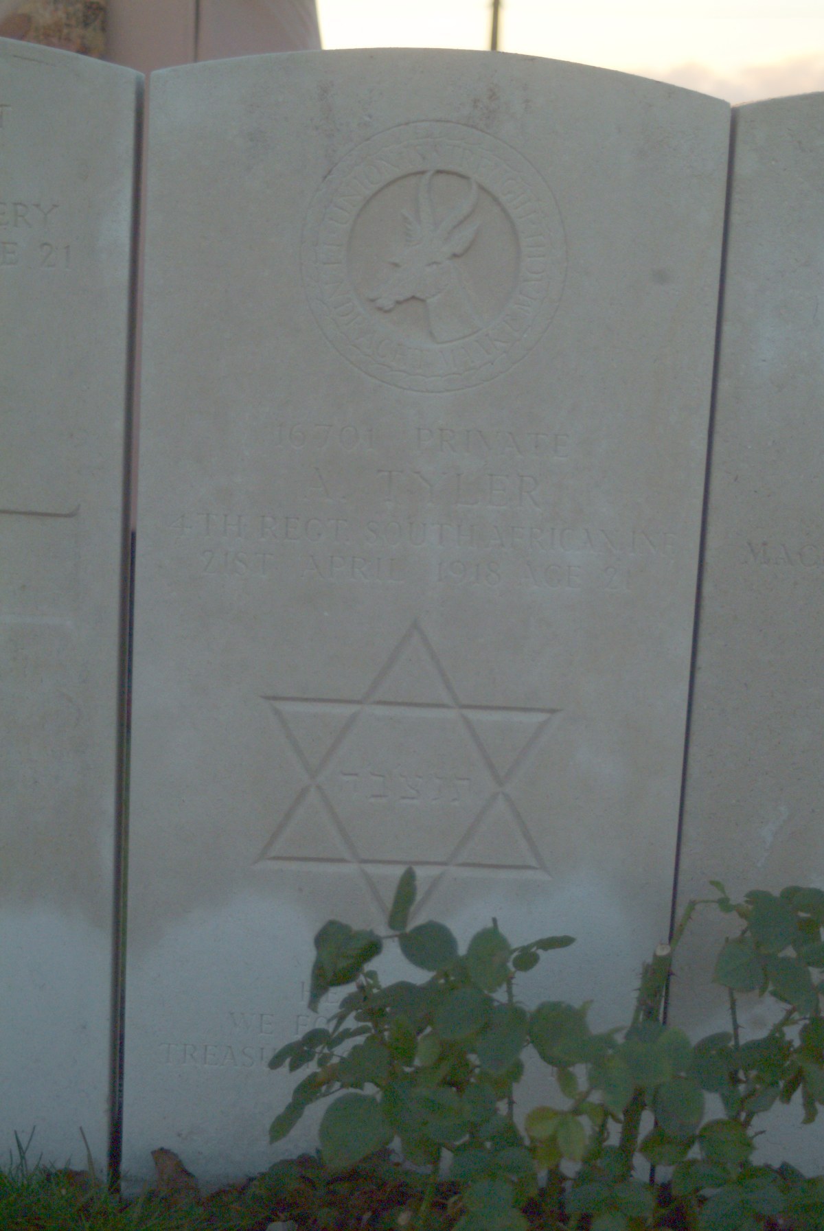 Photo from /search/photos/Belgium/Poperinge, West-Vlaanderen/HARINGHE (BANDAGHEM) MILITARY CEMETERY/HARINGHE (BANDAGHEM) MILITARY CEMETERY_tyler_a.jpg